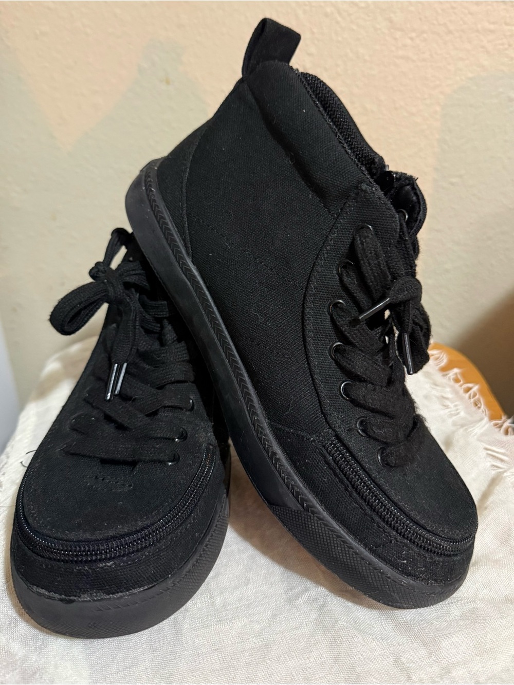 Billy zip top Black High-Top Canvas Sneaker Easy Bonnie Challenged or injured
